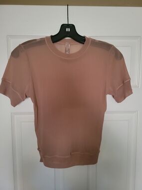 SKIMS Short Sleeve Crewneck Tee in Mauve Pink